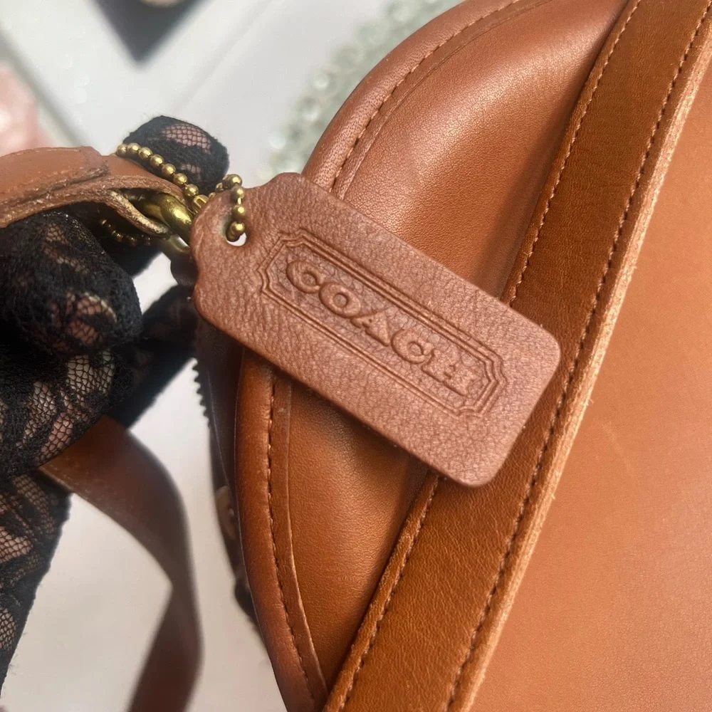 Coach vintage 90s BrownLeather Crossbody Bag with Structured Design - Picture 4 of 12